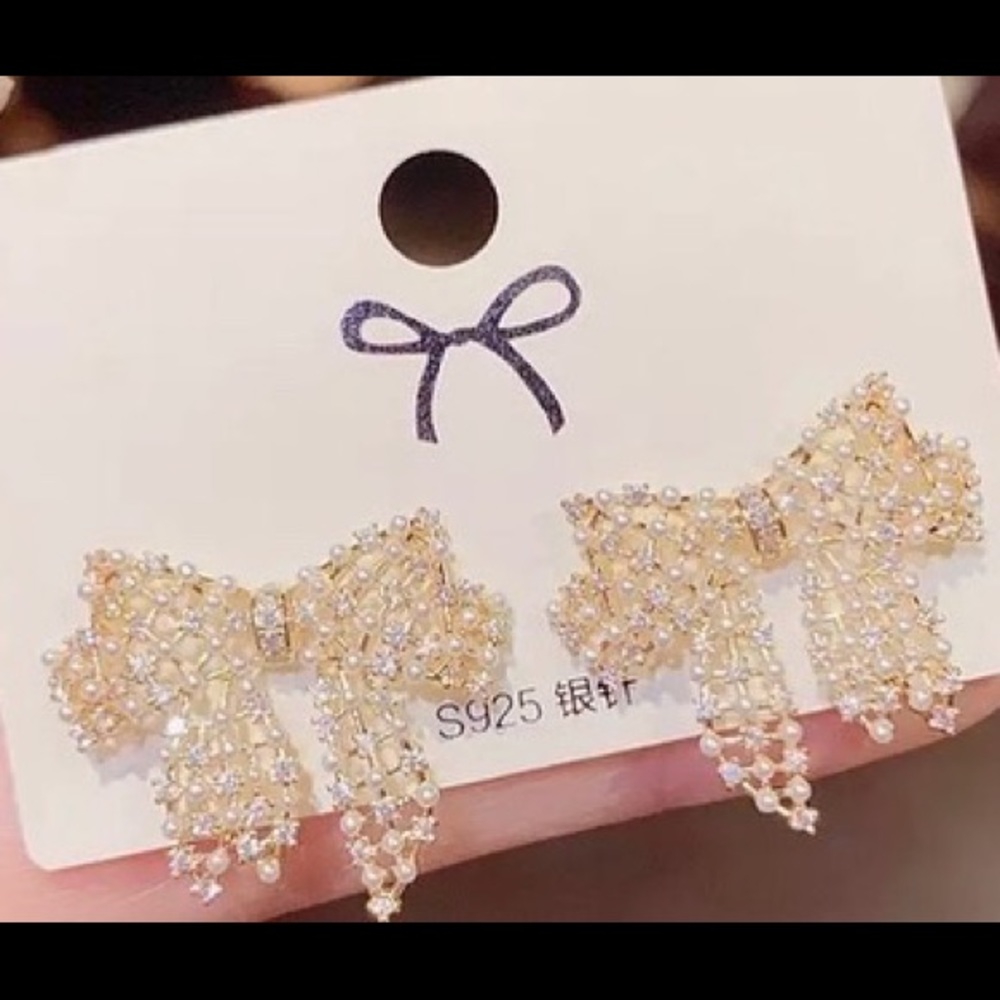 Bow Earrings gold color sparkle Comes with bag